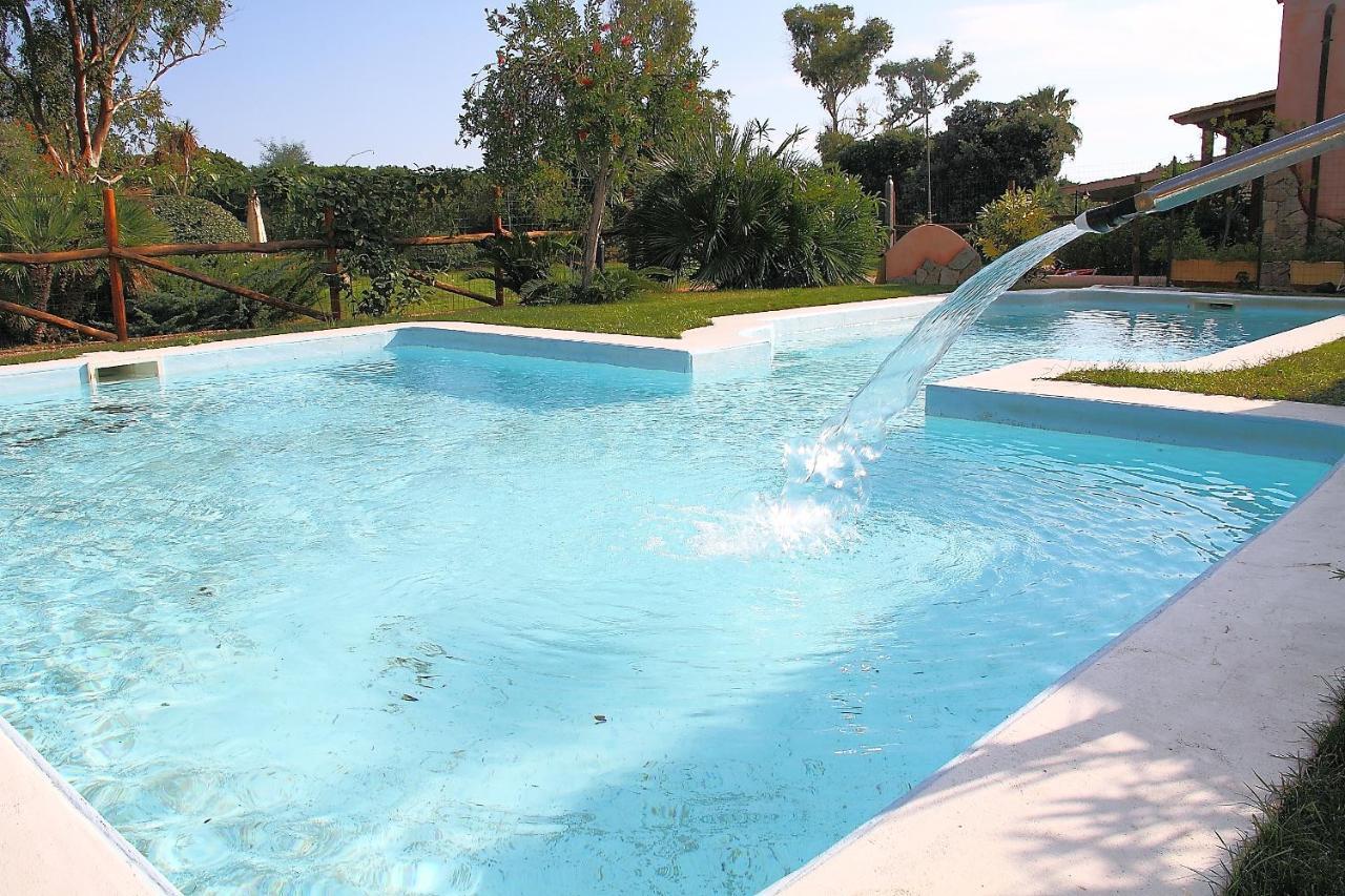Villaggio Piscina Rei Monte Nai Eksteriør bilde